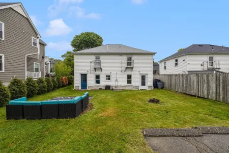 5 Minute Stroll to the Beach - Charming 3-bedroom in Narragansett with AC