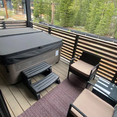 Enjoy Paradise Hot Tub, Bike & Beach Equipment!
