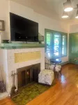Spacious Vintage Getaway. Walkable!