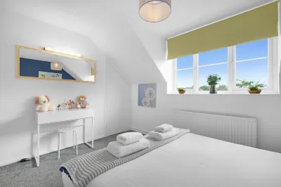 Welshside - Modern One Bedroom House, Welsh Harp, NW London by Mdps Hotels near The Broadwalk Shopping Centre