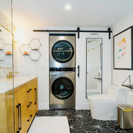 Coastal Chic 1BR Retreat – Walk to Jupiter Beach!