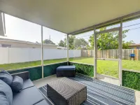 Private Yard! Getaway 3 Mi to Hard Rock Stadium Hotels in Miramar