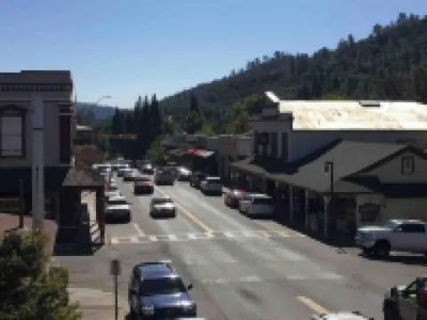 #10 1938 Historic Downtown Apt - King Bed- Kitchen