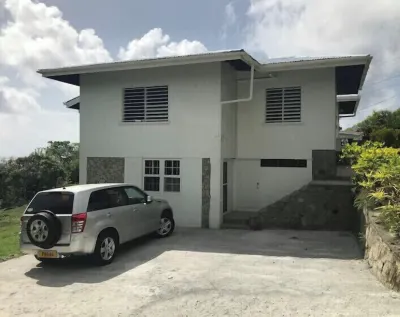 Tradewinds- quiet home overlooking the ocean Hotels in 