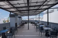 LIVVO La Escarlata 飯店