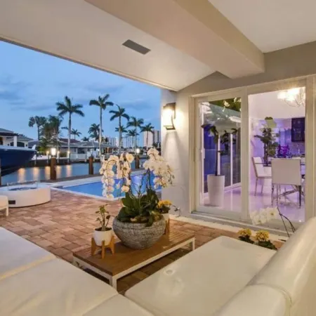 "Luxury waterfront mansion with large pool" Near clear water & sandy beaches !