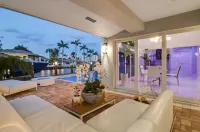 "Luxury waterfront mansion with large pool" Near clear water & sandy beaches !