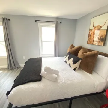 Chic Spacious Home 5 Mins to Hood College & Frederick Health Hospital