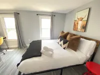 Chic Spacious Home 5 Mins To College & Frederick Health