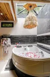 Ocho Artisan Bungalows - Bathtub