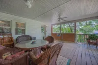 Fabulous 5 Bedroom 3 Bathroom Holiday House Near Beaches. WE SANITIZE!