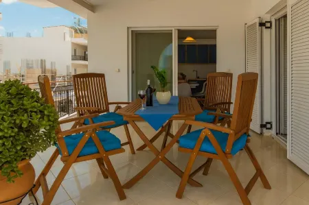 Thano's Stylish Flat Just 150m to the Beach