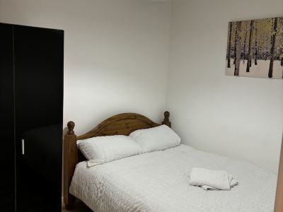Newly refurbished 1 bed flat 7 mins from Luton airport