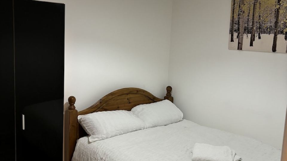 Newly refurbished 1 bed flat 7 mins from Luton airport