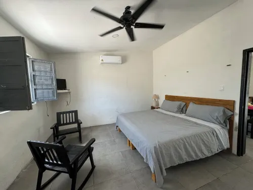 Cottage with large pool ideal for sharing with the family, 2 minutes from the beach.