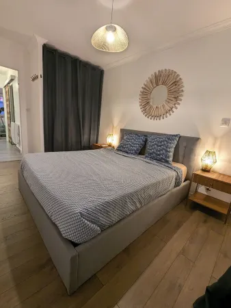 Spacious air-conditioned apartment with sea view