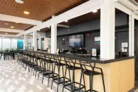 Kompose Boutique Resort at Theme Parks - bar