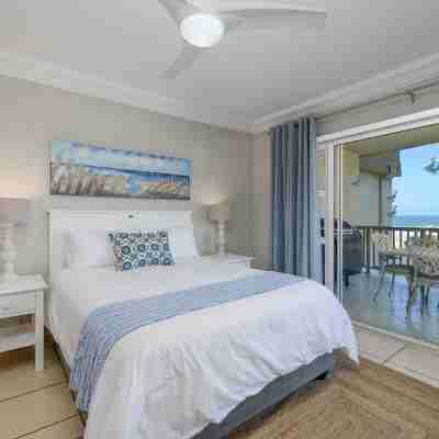 Sea View Holiday Apartment. Walk to the Beach. Exclusive use roof-top deck. Rooms