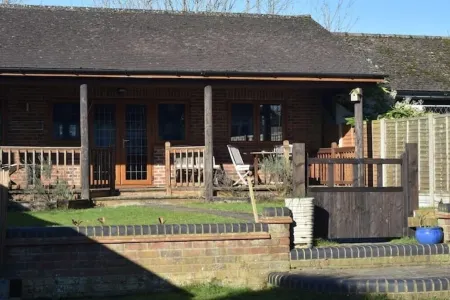 Spacious Private Garden Studio Отели рядом с достопримечательностью «Hertfordshire Fire Brigade Museum»