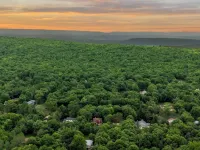 Hidden Bear by AvantStay Hotels in Penn Forest Township