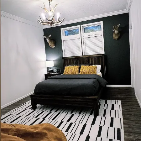 The Last Stand Farmhouse! Beautiful kitchen, TV room, AC, WiFi in Okeechobee