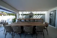 Casa de Condomínio com 7 Quartos em Condomínio Fechado