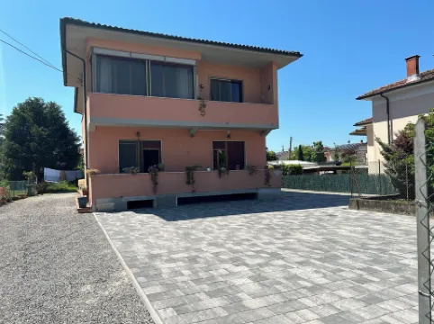 Cozy duplex 2 km from Lucca