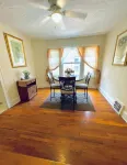 Cozy Stay Near UH, Cleveland Clinic & CWRU. Walk to Dining & Transit. Ideal
