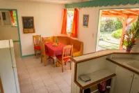 Gîte Alpinia 4/6 pers in the residence Les Jardins de Pointe Noire, swimming pool Hotels in Pointe-Noire