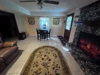 Serene Stonecrest Oasis Hotel di Stonecrest