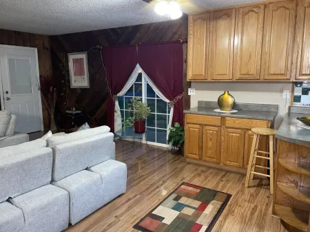 4652- Cheerful 3 Bedroom luxury home the caverns state Park Отели рядом с достопримечательностью «Stay N Go RV»