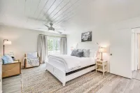 Pet-Friendly Buxton Home w/ Balcony, 2 Mi to Beach - parking