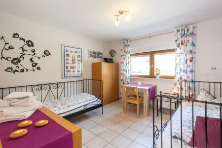 Large vacation apartment for up to 6 people with lake view, underfloor heating. 3 bedrooms