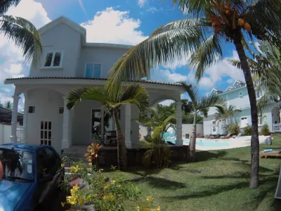 Ground floor in pretty villa 3 minutes from the beach of Trou aux Biches فنادق في 