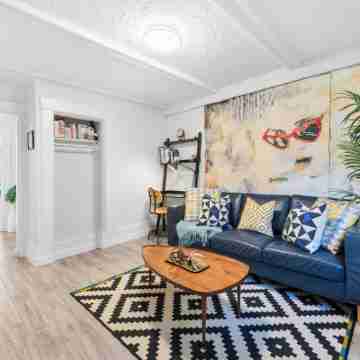 Heritage Home in Heart of City + 2 Parking Spots Others