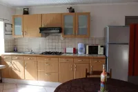 2-person house with sea view 600 meters from the beach Hotels in Plomodiern