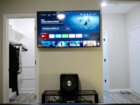 GORGEOUS 1 BEDROOM WITH FREE WIFI & STREET PARKING