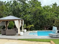 Coqui Town, A Tropical Oasis. 2BR, Solar panels & Pool in Arecibo