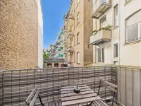 Central modern apartment I balcony I up to 4 persons