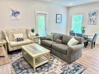 Charming 3-bedroom townhome with WiFi and AC near I-10