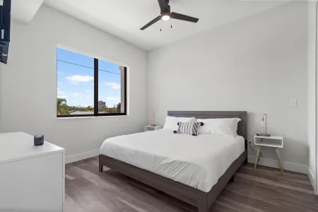 Lux King Suite|EV|Onsite Gym|Near PBI, Beach, Hospitals & shopping Отели рядом с достопримечательностью «Downtown West Palm Beach»