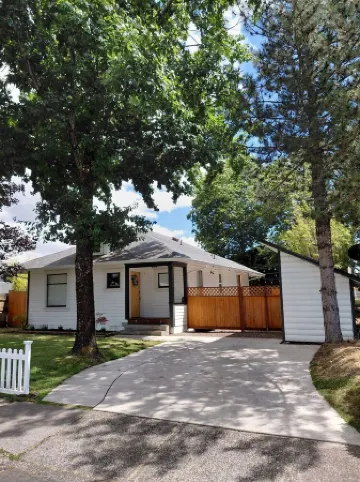 Inviting 2-bedroom, 1-bathroom house with large backyard and WiFi in Corvallis