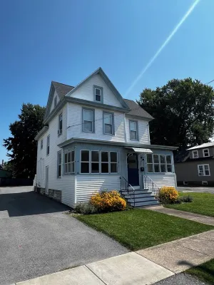 1000 Islands Home with River View and Close Proximity to Antique Boat Museum Hotels in Clayton