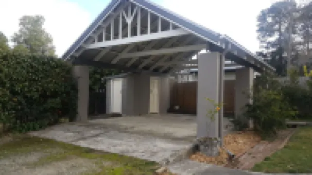 Close to town in walking distance to cafes, restaurants and Lake Alexandra Hotels in Mittagong