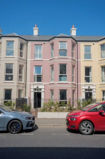 Luxury Ballycastle townhouse close to the seafront and beach. Hotels near Kinbane Castle