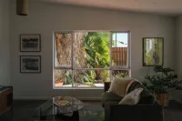 Relax & unwind at Vic's place Falcon Bay. Your perfect beach side escape awaits! Hotels in Falcon