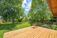 Roadmap Lodging: Bar & Chill, Centrally Located, Fenced Backyard