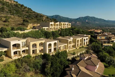 Sweet Life in Golf Is Molas