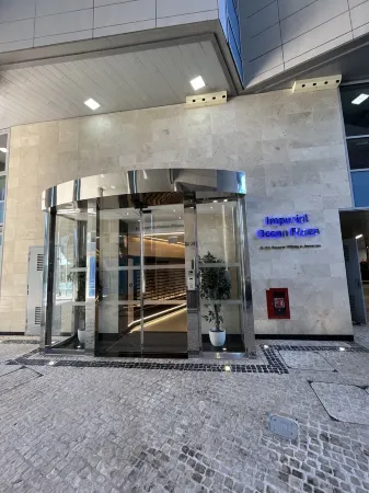 Luxury 1 bed 1 bath with rooftop heated pools Отели рядом с Аэропорт Норт-Фронт