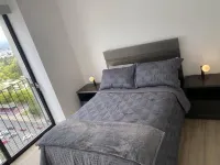 Charming 3-bedroom condo with undisturbed views of Caroline Park. Hotels in Puembo